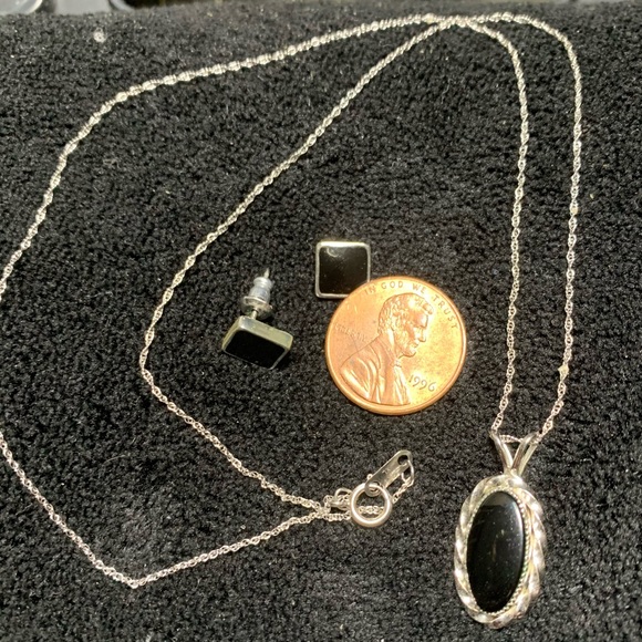 Black Onyx & White Gold Pendant on 10K Gold Chain - Picture 2 of 10